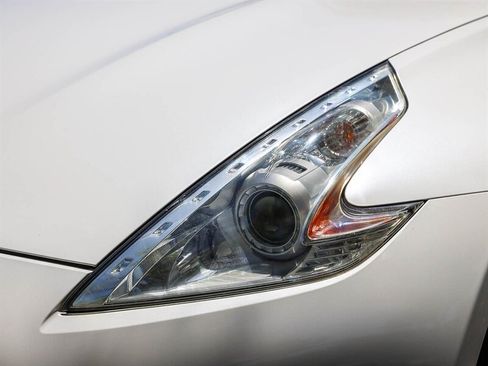 Used 2010 Nissan 370Z Coupe RWD image 14