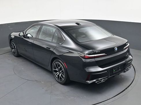 Used 2025 BMW 760i xDrive w/ Luxury Rear Seating Package AWD/4WD image 24