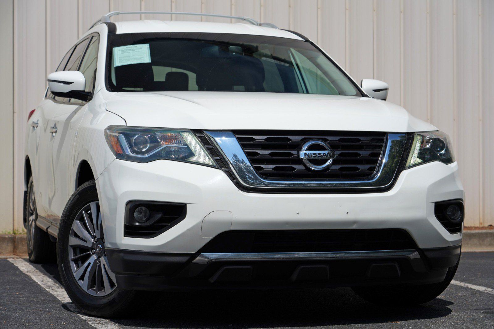 Used 2017 Nissan Pathfinder SV FWD image 2