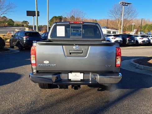 Used 2016 Nissan Frontier SV image 6