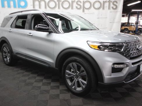 Used 2022 Ford Explorer XLT w/ Equipment Group 202A image 10