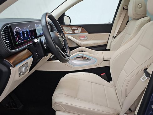 Used 2024 Mercedes-Benz GLS 450 4MATIC image 2