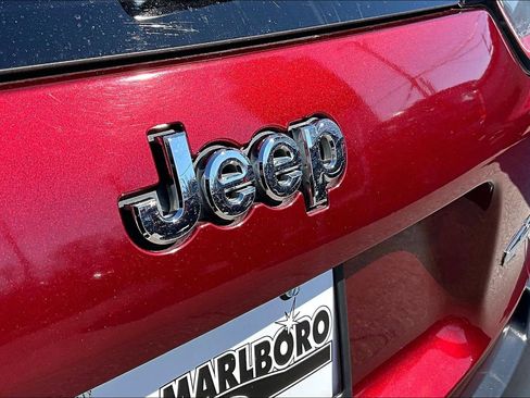 Used 2019 Jeep Cherokee Latitude Plus w/ Cold Weather Group image 8