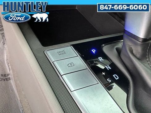 Used 2024 Hyundai Elantra SEL image 25