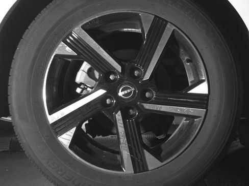 Used 2025 Nissan Sentra SV FWD image 15