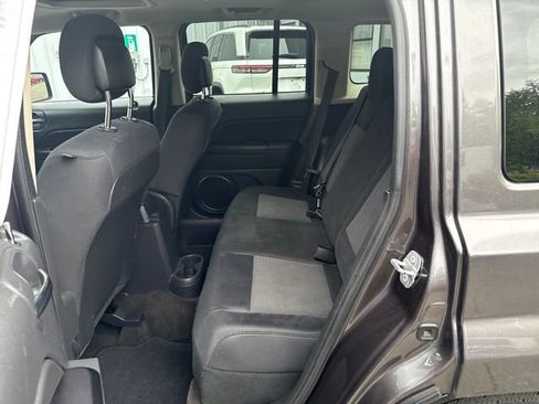Used 2014 Jeep Patriot Latitude w/ Sun/Sound Group AWD/4WD image 13