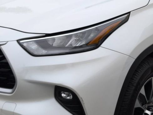 Used 2020 Toyota Highlander XLE AWD/4WD image 10