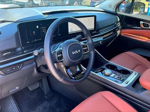 Used 2025 Kia Carnival SX Prestige FWD image 17