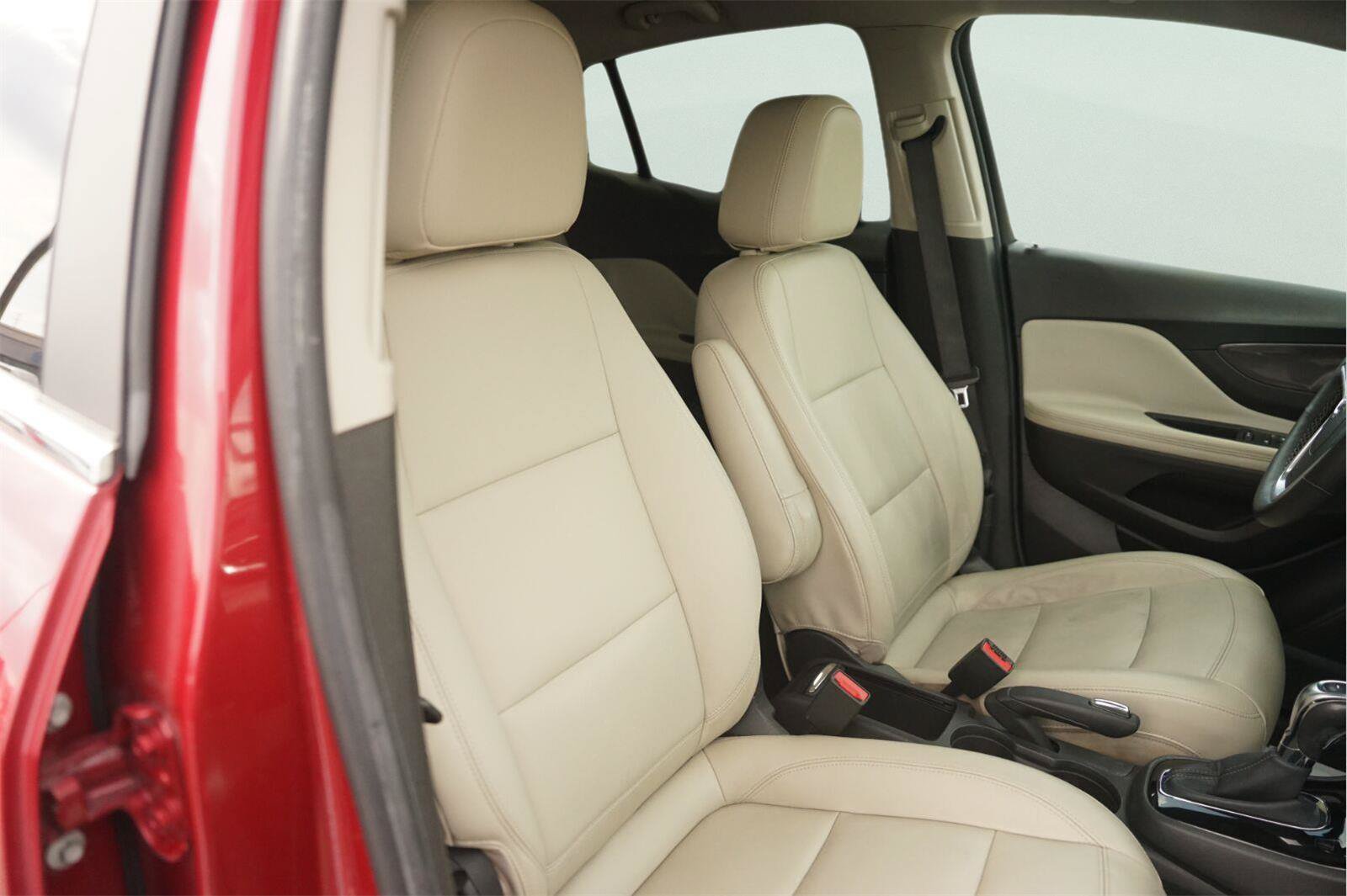 Used 2019 Buick Encore Essence FWD image 19