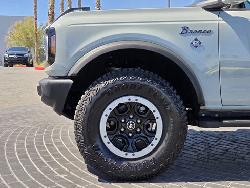 Used 2022 Ford Bronco Outer Banks w/ Sasquatch Package AWD/4WD image 12