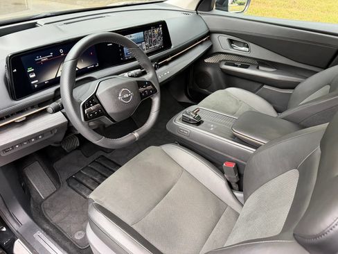 Used 2023 Nissan Ariya AWD image 14