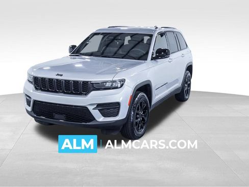 Used 2025 Jeep Grand Cherokee Altitude AWD/4WD image 1