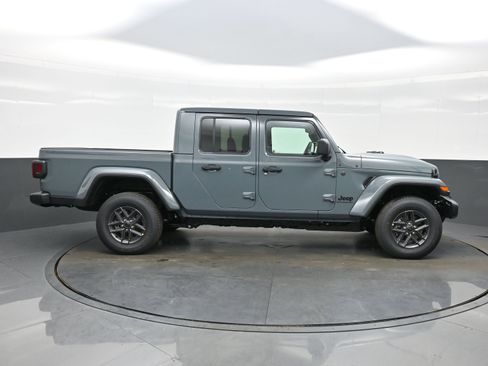 New 2026 Jeep Gladiator Sport image 7