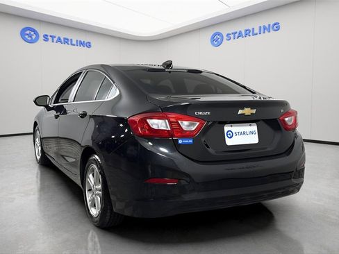 Used 2017 Chevrolet Cruze LT w/ Convenience Package image 6