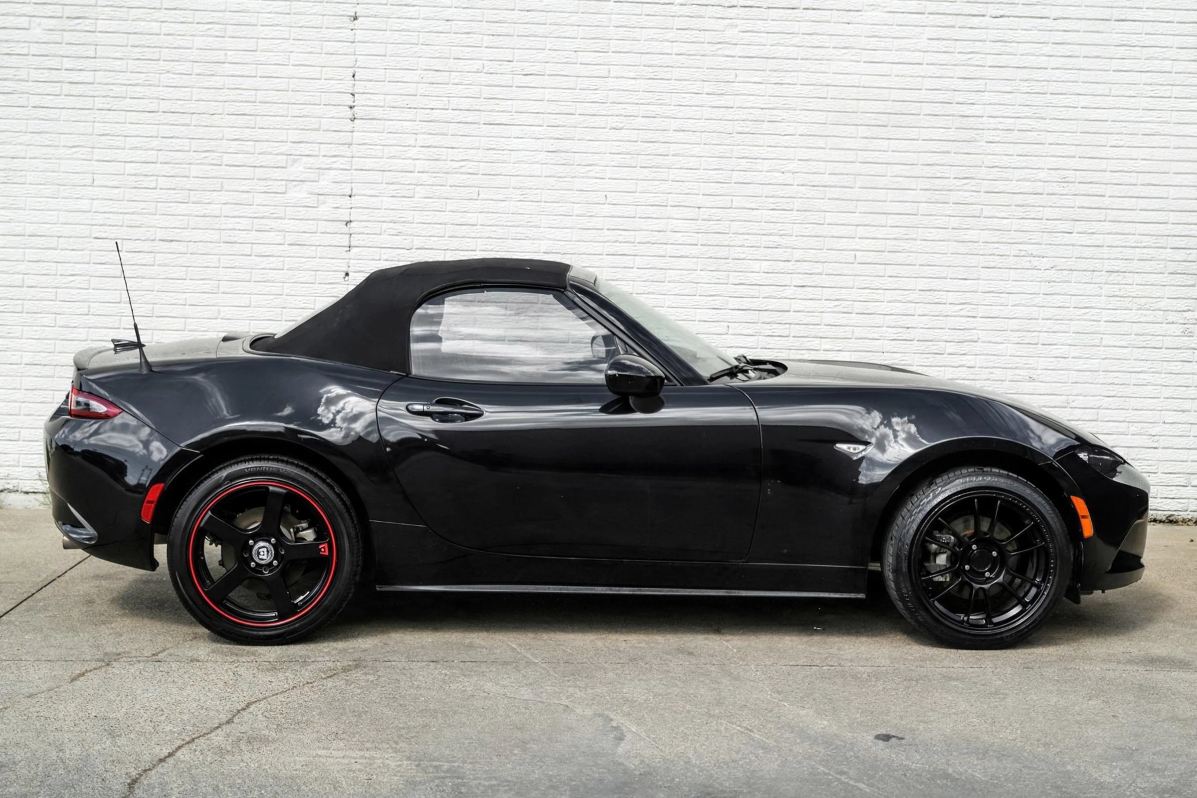 Used 2016 MAZDA MX-5 Miata Club RWD image 7