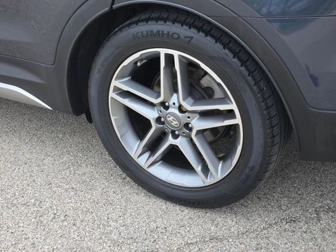 Used 2019 Hyundai Santa Fe XL w/ Cargo Package AWD/4WD image 17