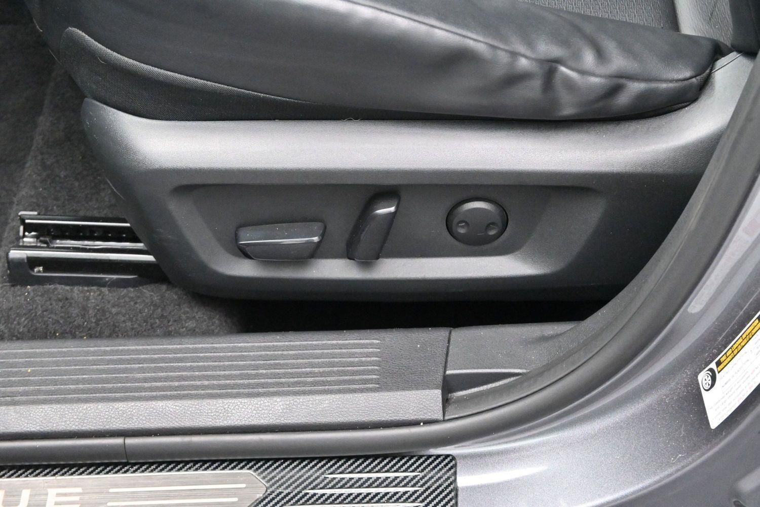 Used 2021 Nissan Rogue SV w/ Premium Package FWD image 14