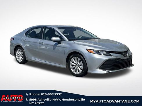 Used 2018 Toyota Camry LE FWD image 1