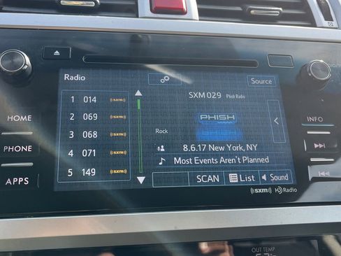 Used 2017 Subaru Outback 2.5i Premium image 12