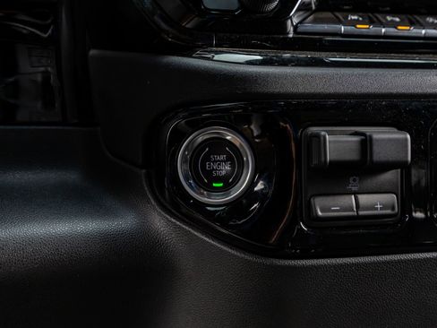 Used 2023 Chevrolet Silverado 1500 ZR2 w/ Technology Package image 19