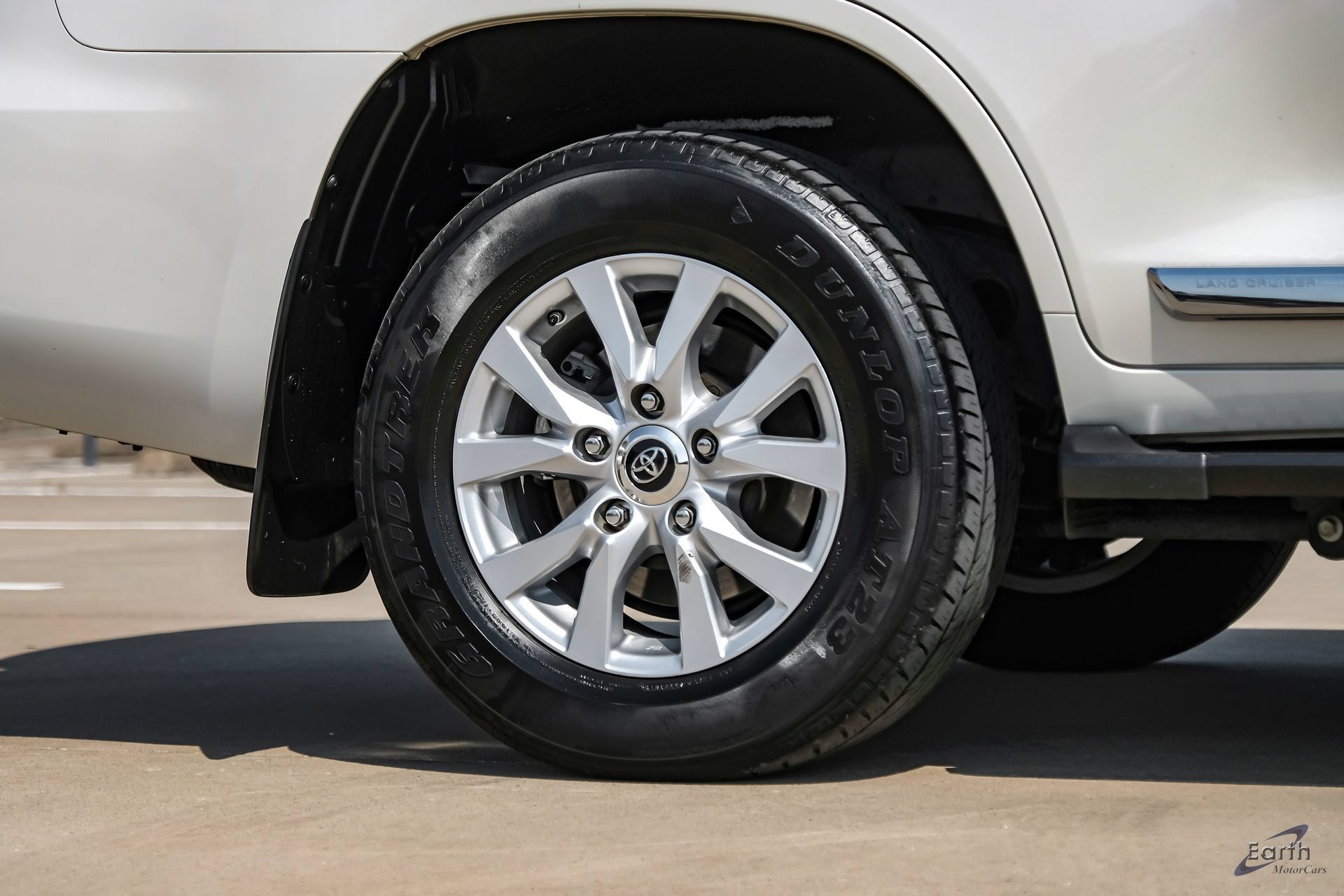 Used 2020 Toyota Land Cruiser AWD/4WD image 96