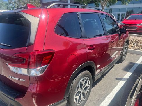 Used 2023 Subaru Forester Premium AWD/4WD image 5