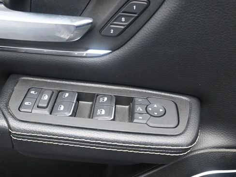 Used 2025 RAM 1500 Laramie AWD/4WD image 17