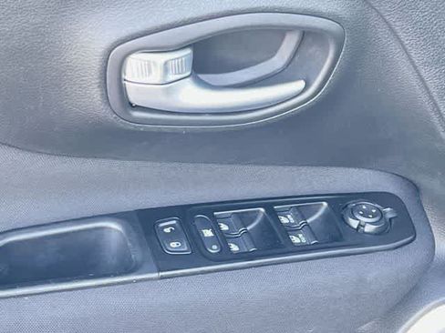 Used 2021 Jeep Renegade Sport w/ Sport Appearance Group FWD image 30