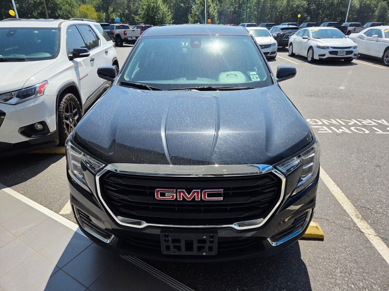 Used 2024 GMC Terrain SLE AWD/4WD image 2