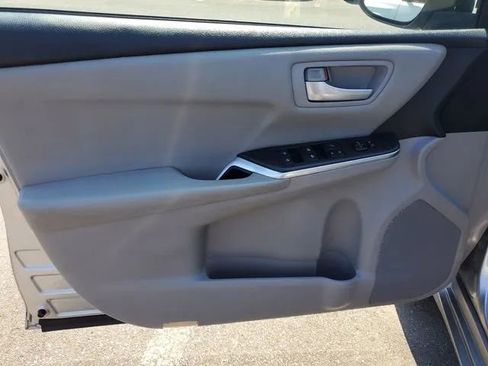 Used 2017 Toyota Camry SE FWD image 21