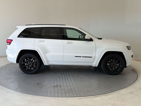 Used 2021 Jeep Grand Cherokee Laredo X AWD/4WD image 8