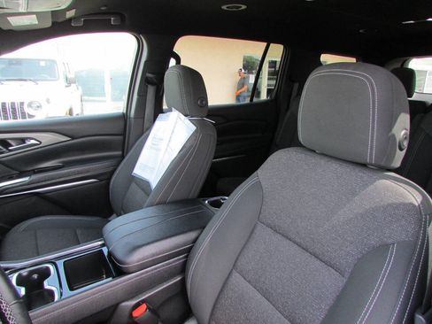 Used 2025 Chevrolet Traverse LT FWD image 15