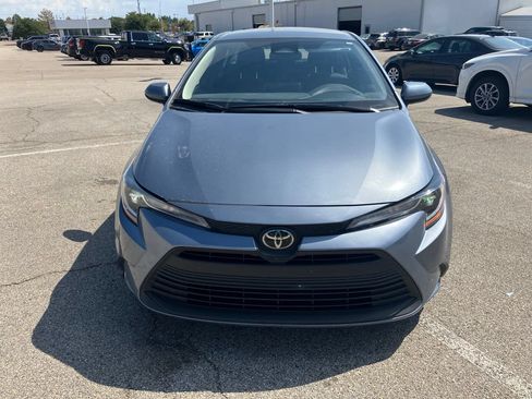 Used 2025 Toyota Corolla LE FWD image 2