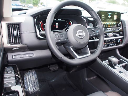 New 2025 Nissan Pathfinder Platinum w/ Cargo Package image 16