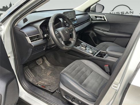 Used 2024 Mitsubishi Outlander SE AWD/4WD image 8