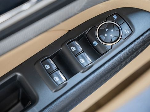 Certified 2017 Ford Explorer XLT w/ Equipment Group 202A image 43