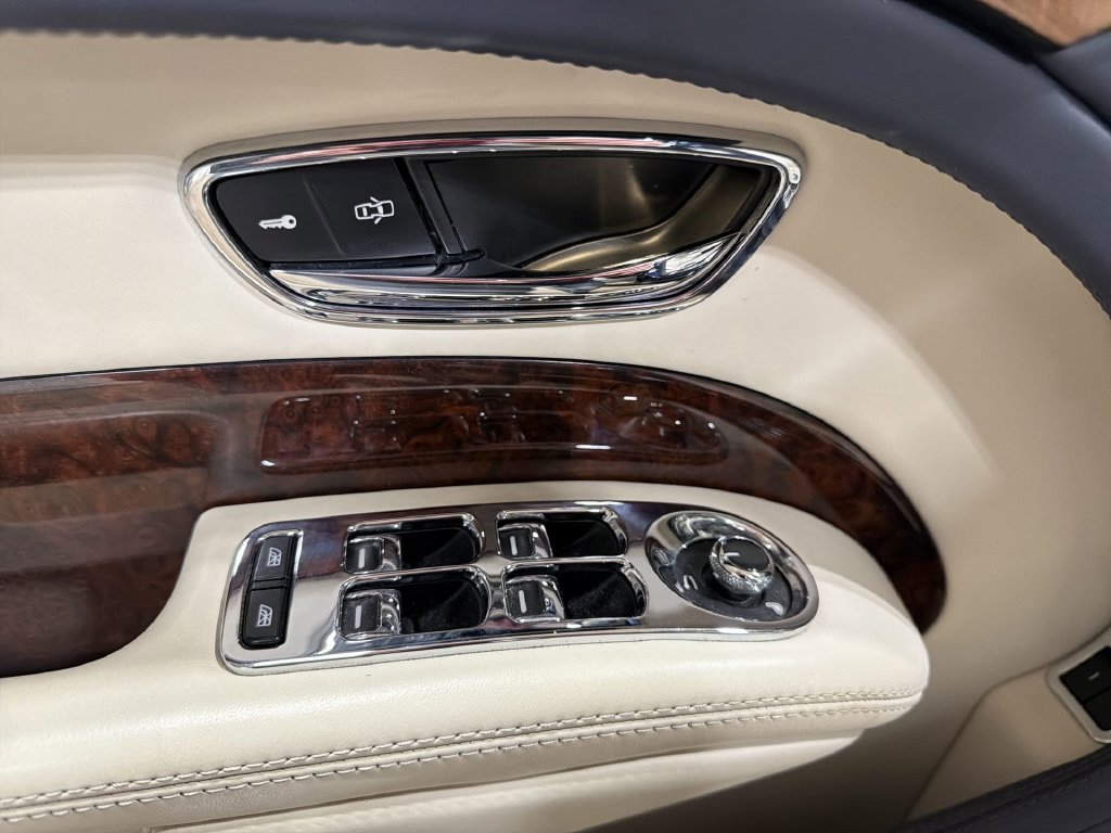 Used 2016 Bentley Mulsanne RWD image 15
