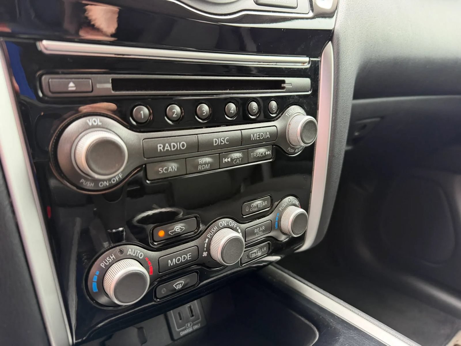 Used 2020 Nissan Pathfinder S FWD image 11