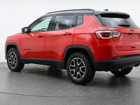 Used 2025 Jeep Compass Trailhawk image 6