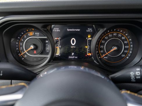 Used 2024 Jeep Wrangler Unlimited Sahara w/ Technology Group AWD/4WD image 12