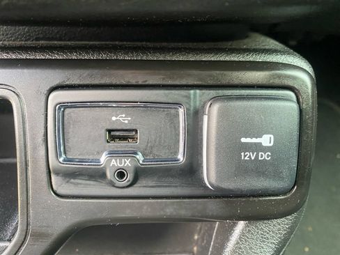 Used 2021 Jeep Renegade Latitude FWD image 25