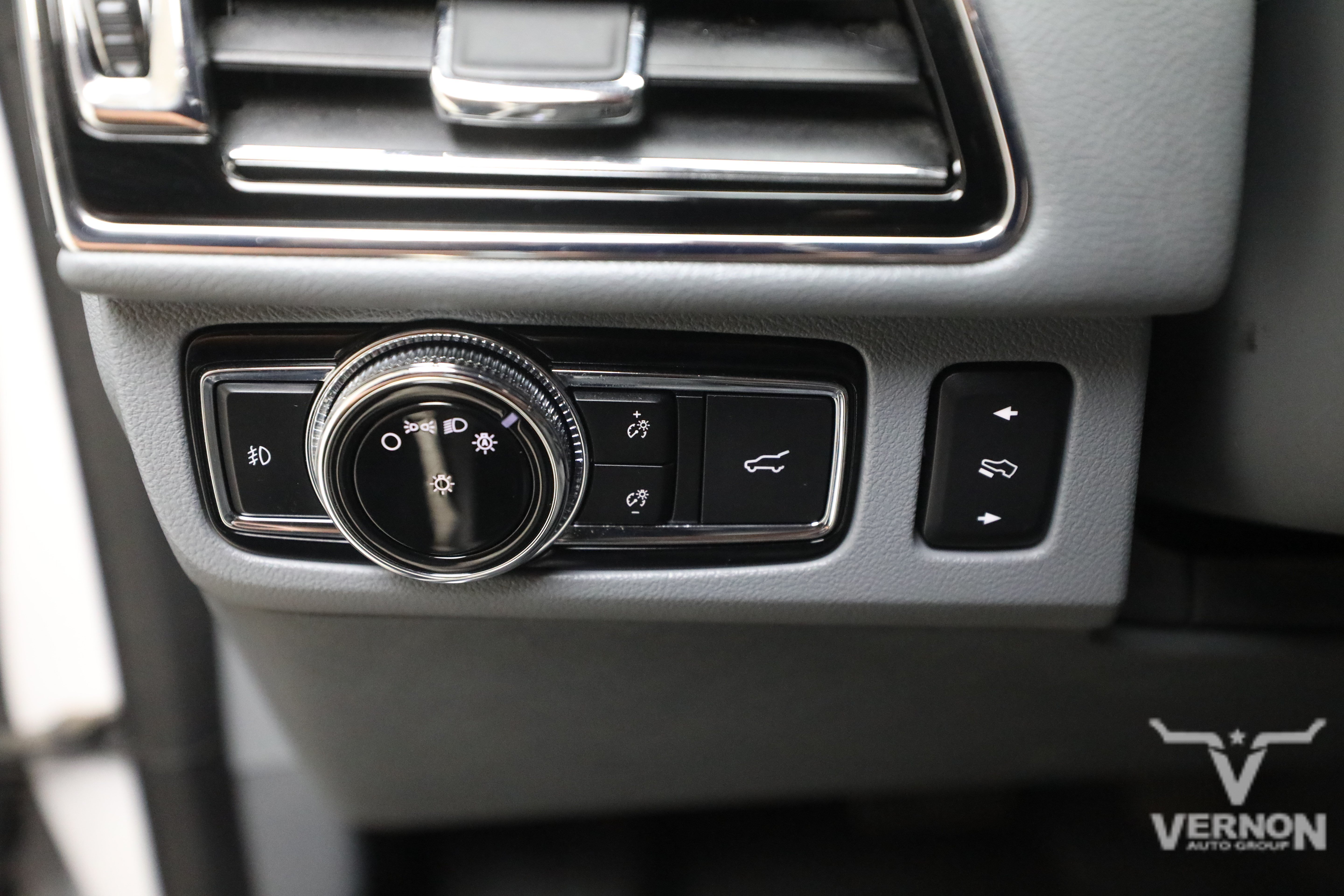 Used 2019 Lincoln Navigator L Select w/ Technology Package RWD image 16