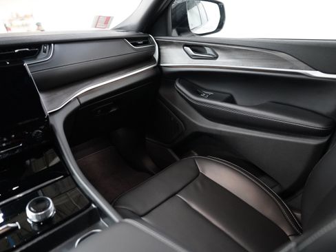 New 2025 Jeep Grand Cherokee L Limited image 15