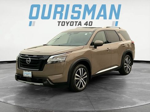 Used 2023 Nissan Pathfinder Platinum AWD/4WD image 3