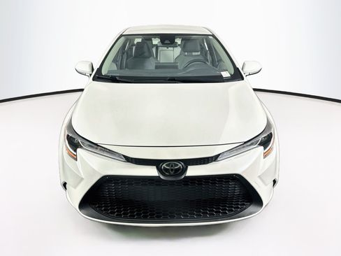 Used 2021 Toyota Corolla LE FWD image 2