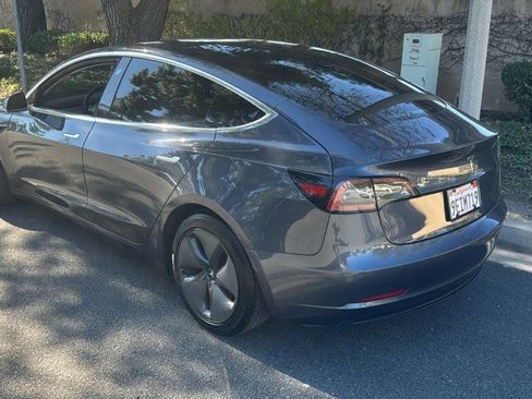 Used 2019 Tesla Model 3 Standard Range Plus image 4