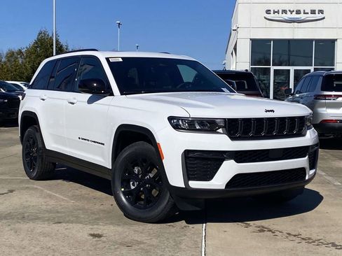 New 2026 Jeep Grand Cherokee Altitude RWD image 27