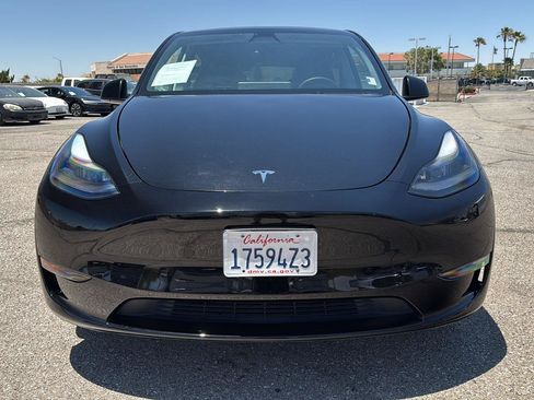 Used 2024 Tesla Model Y Long Range AWD/4WD image 2