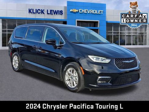 Used 2024 Chrysler Pacifica Touring-L image 1
