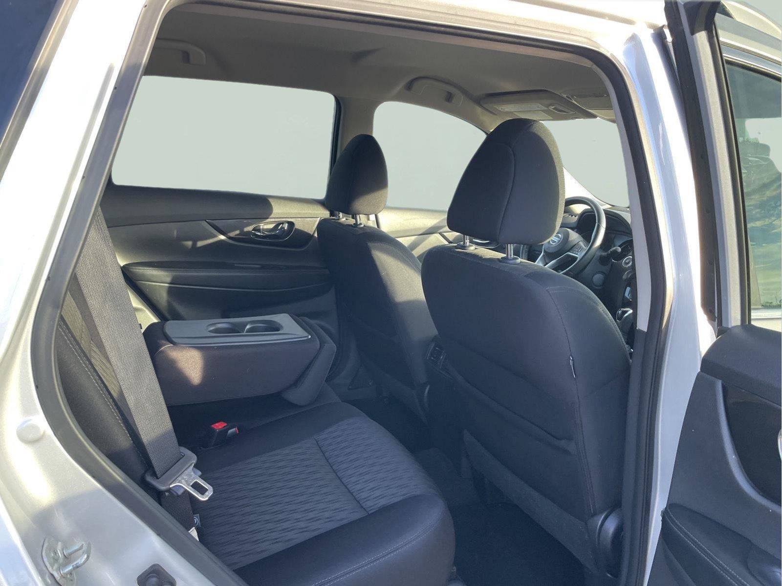 Used 2017 Nissan Rogue SV AWD/4WD image 22